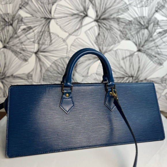 Set Luis Vuitton Epi Triangle Bag - Picture 12 of 16